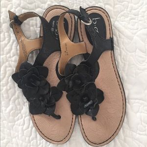 BØC flower sandals